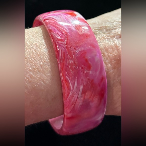 Multi Colored Chunky Acrylic Bangle Bracelet 8.5" Diameter Previously Owned - Picture 3 of 3